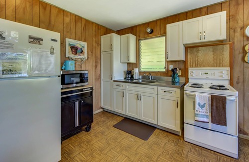 Hanalei House | Malolo Cottage - a studio/1ba home near the beach in Hanalei