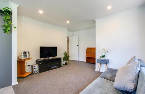 Anderson Park House | Mama and Papa's - Havelock North Holiday Home