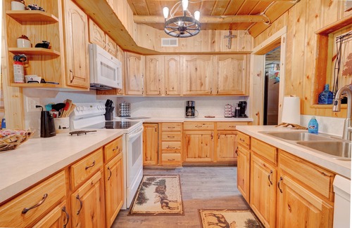 Island Park Cabin | Mama Bear's Kozy Kabin Nestled in Beautiful Island Park, Idaho