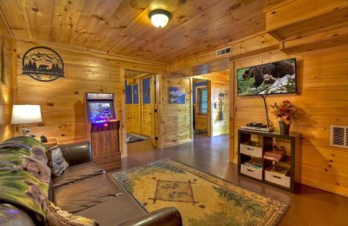 Morganton Villa | Mama Bears Hideaway Mountain views hot tub pet-friendly