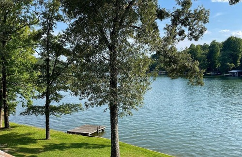 Tamassee Cabin | MaMa’s Cabin on Lake Cherokee in Tamassee, SC
