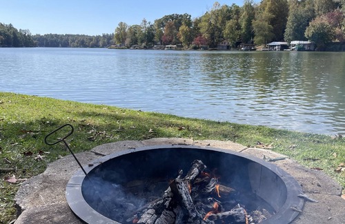 Tamassee Cabin | MaMa’s Cabin on Lake Cherokee in Tamassee, SC