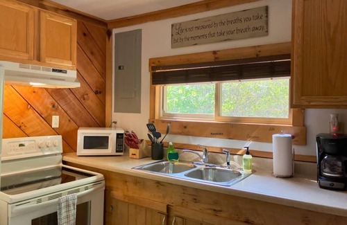 Stanton Cabin | Mammoth Arch Cabin, Hot Tub | RRG