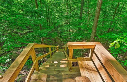 Mammoth Cave Cabin | Mammoth Cave Cabin: Porch, Lake, & Waterfall!