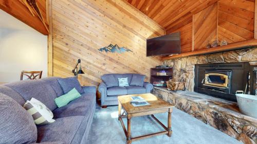 Mammoth Lakes Apartment | Mammoth Sierra Townhomes #38 condo