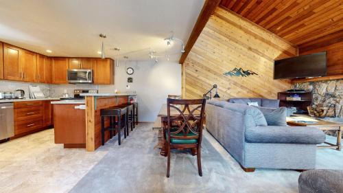 Mammoth Lakes Apartment | Mammoth Sierra Townhomes #38 condo