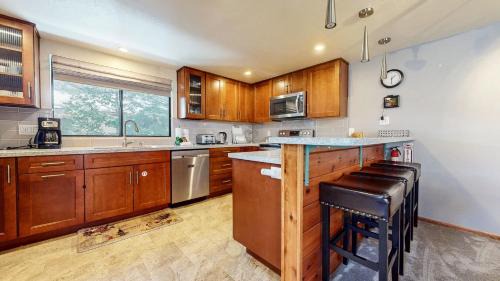 Mammoth Lakes Apartment | Mammoth Sierra Townhomes #38 condo