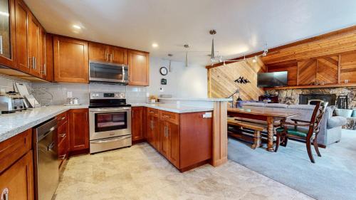 Mammoth Lakes Apartment | Mammoth Sierra Townhomes #38 condo