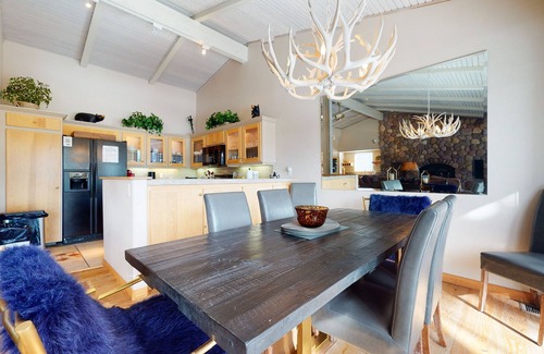 Mammoth Lakes Condo | Mammoth West 137 Updated Deluxe Condo, Just A Short Walk to Canyon Lodge by RedAwning