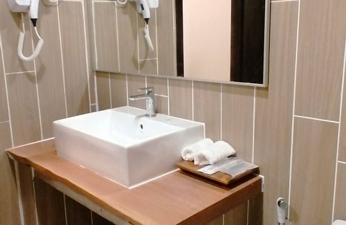Pantai Barat Division Cabin | Mamutik Island Lodge