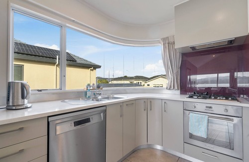 Mana House | Mana Magic - Porirua Waterfront Holiday Home