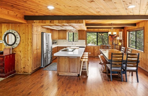 Summit Estates House | Mancave. Steps to Summit Resort. Spa and BBQ.