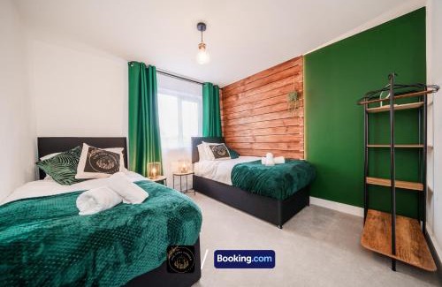 Salford Apartment | Manchester 3-Bed House, Free Parking & WiFi