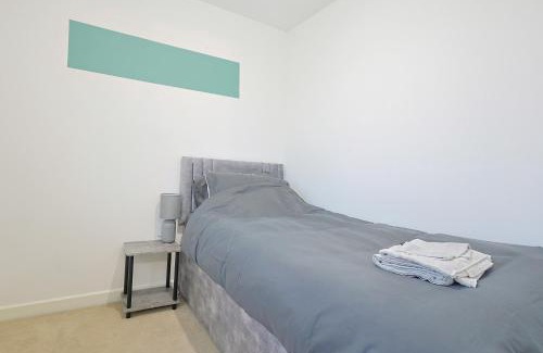 Levenshulme House | Manchester 3-Beds Sleeps 6 with Onsite Parking
