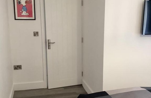 Broadheath Apartment | Manchester Airport House