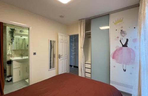 Belle Vue Apartment | Manchester City Flat with Free Secure Parking