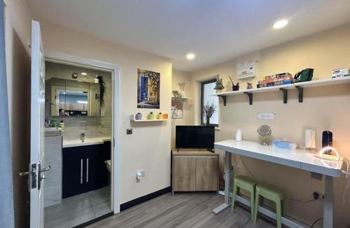 Belle Vue Apartment | Manchester City Flat with Free Secure Parking