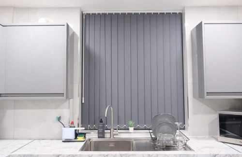 Manchester House | Manchester Entire House 3-Bedrooms-Sleeps5-Parking