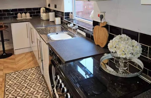 Droylsden House | Manchester Hideaway on Shrewsbury Road