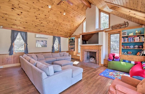 Manchester Center House | Manchester Home on 40 Acres with Game Room and Deck!