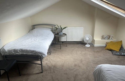 Offerton House | Manchester, Levenshulme, Entire house, Sleeps 7Max