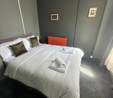 Rusholme House | Manchester Stay Hotel - Free Parking