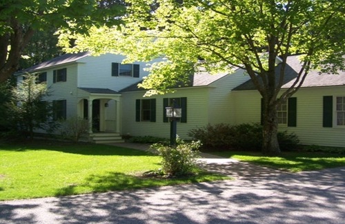 Manchester House | Manchester Village-Close to everything!