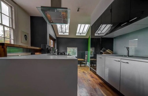 Salford House | Manchesters Ultimate House - Hot tub - Sleeps 23!