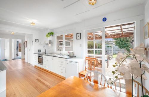 Cremorne House | Mandalay Beach House on Pipe Clay Lagoon