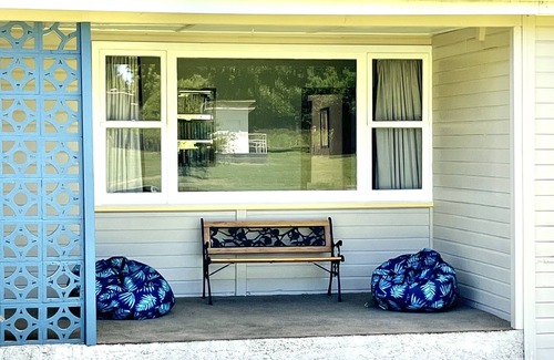 Mangakino House | Mango Mansion - 2 minute walk to the lake!