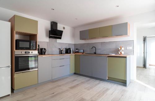 Plumergat House | Mangoero