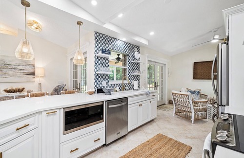 South Beach House | Mangrove Cove: Home With Private Beach Access