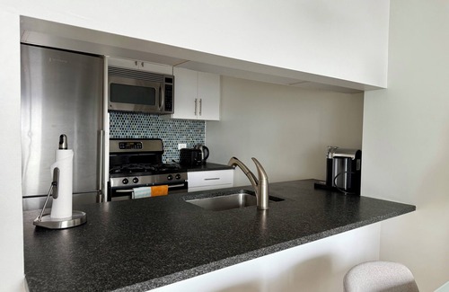 Union Square Apartment | Manhattan Luxe Views Near Empire State