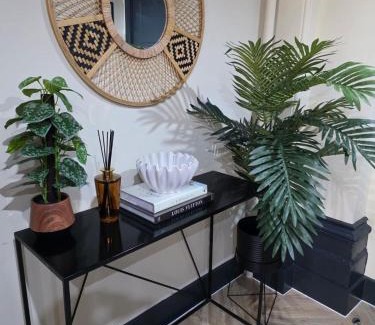 Leeds City Center Apartment | Manhattan-Style Chic Loft, Sleeps 5, Heart of Leeds