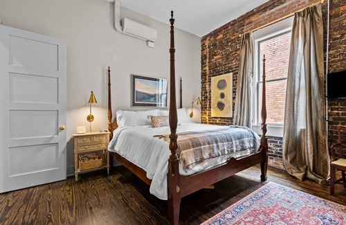 Washington Apartment | Manifest Loft 1- downtown historic Washington NC