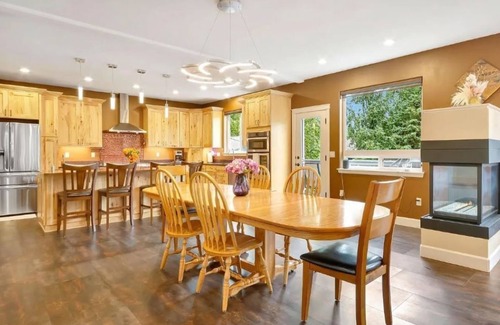 Huffman - O' Malley House | Manor on 112th - Great for gatherings