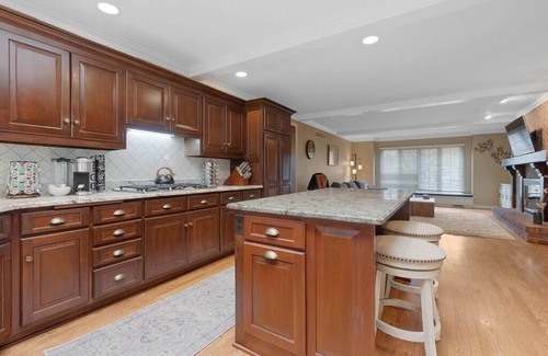 Allouez House | Manor on Terraview/Hot Tub/7br/7,200sqft