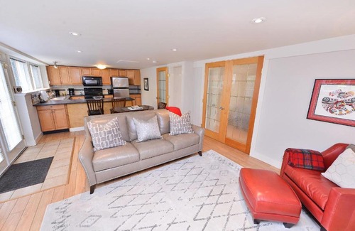 Rockland Apartment | Manor Suite Off Rockland