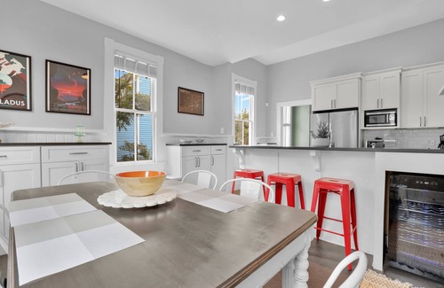Beach Institute House | Manor with Private Courtyard, Private Parking by Lucky Savannah