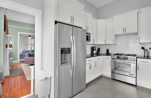 Beach Institute House | Manor with Private Courtyard, Private Parking by Lucky Savannah