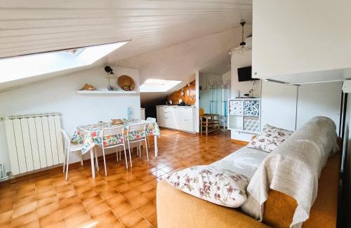 San Terenzo Apartment | Mansard apart Alba - Sea 5 Terre-trekking-excursions-relax