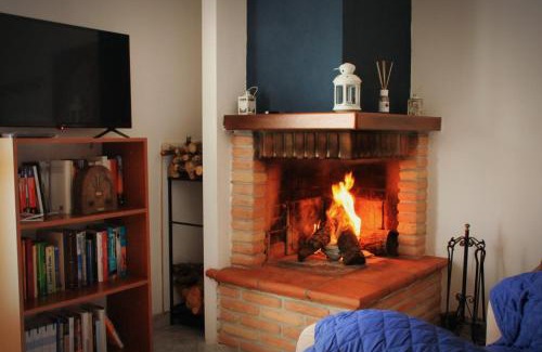 Montefranco Apartment | Mansarda con camino