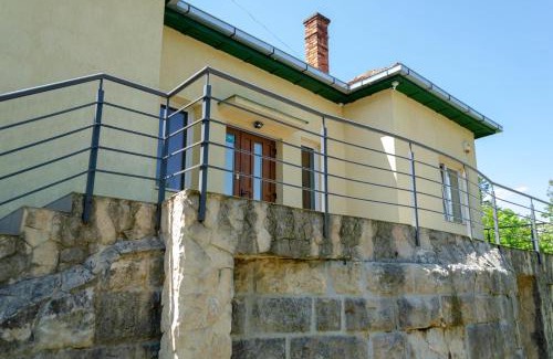 Cluj-Napoca Apartment | Mansarda mica cu baie proprie
