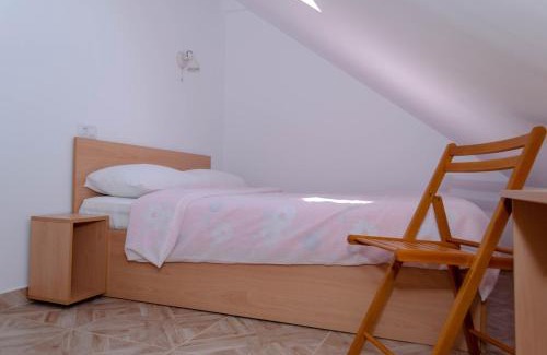 Cluj-Napoca Apartment | Mansarda mica cu baie proprie