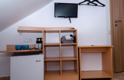 Cluj-Napoca Apartment | Mansarda mica cu baie proprie