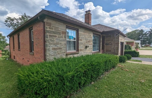 Mansfield House | Mansfield- Shawshank/MidOhio Raceway- COZY HOME