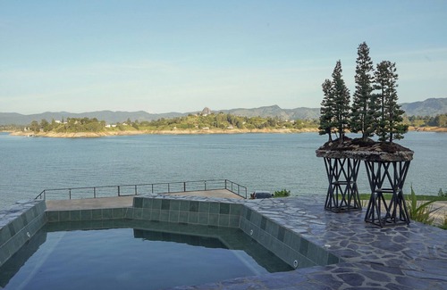 El Penol House | Mansión de Lujo en el Peñol con Vista Exclusiva a la Piedra y Acceso al Embalse