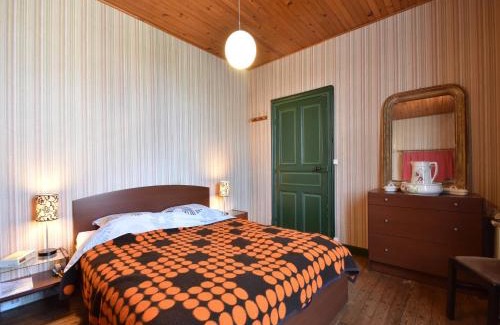 Martigny-le-Comte House | Mansion in Martigny with Heated Pool & Vineyards