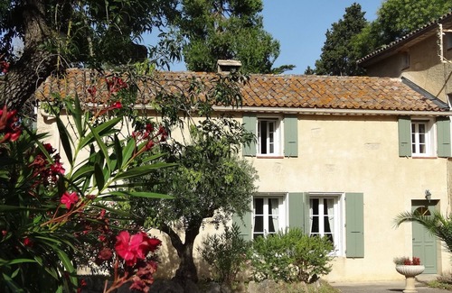 Narbonne House | Mansion In the shade of the big trees of the park, great comfort