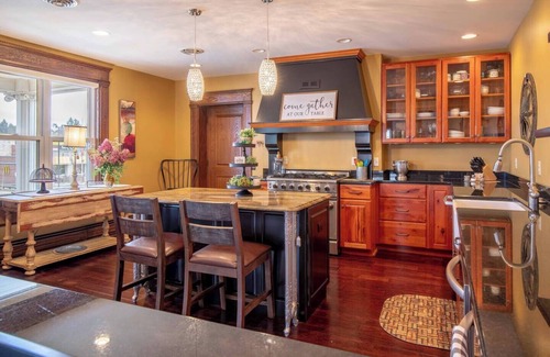 Clarion House | Mansion | Pet-Friendly | Downtown